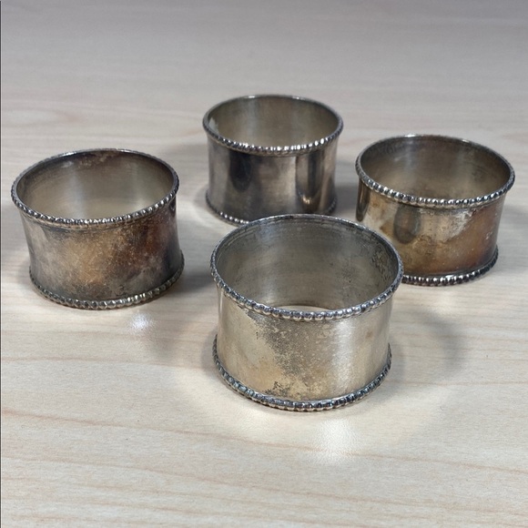 Silver Plated Napkin Rings Set of 4 - Picture 2 of 5